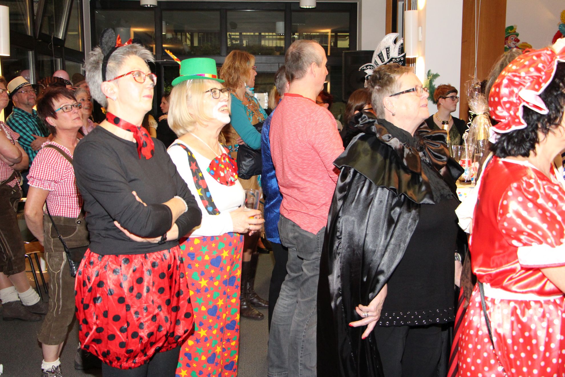 unsere Verwaltungsdamen