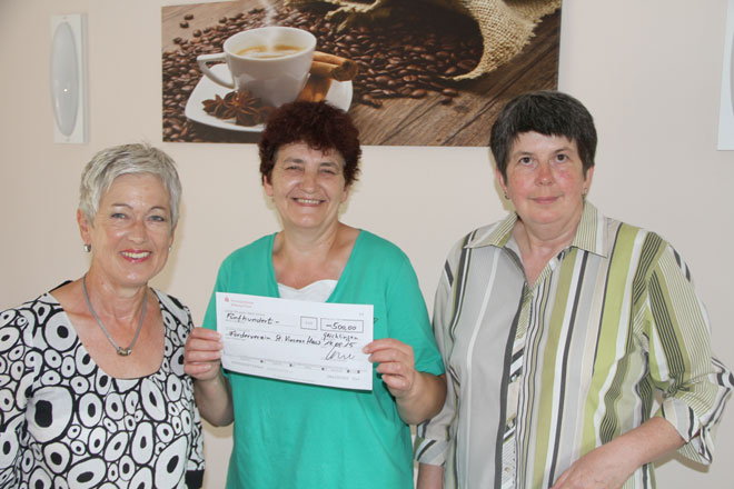 Spenden&uuml;bergabe M&ouml;hnen v. l. Petra Bratsch, Johanna Feltes, Gaby Hauer-Sch&auml;fer